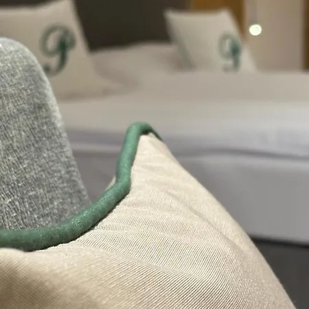 Zur Post Hotel *