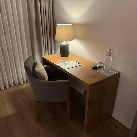 Zur Post Hotel *